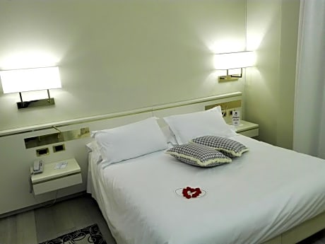 Basic Single Room (1 Twin Bed)