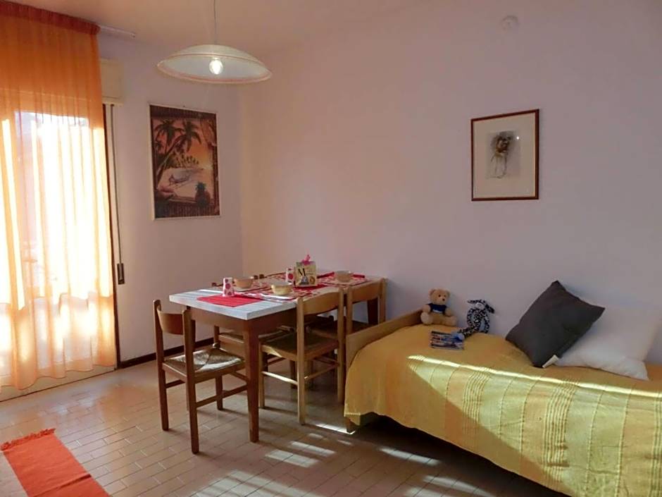 Comfy one-bedroom apartment with balcony and lift