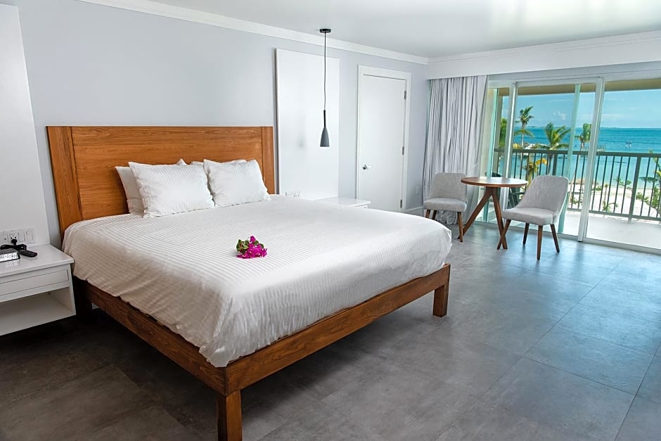 Photo 1 of 3 of Deluxe Plus 1 King Bed