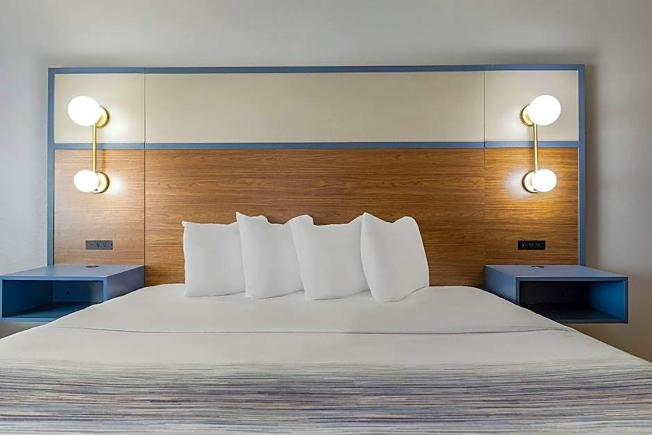AmericInn by Wyndham Chamberlain - Conference Center