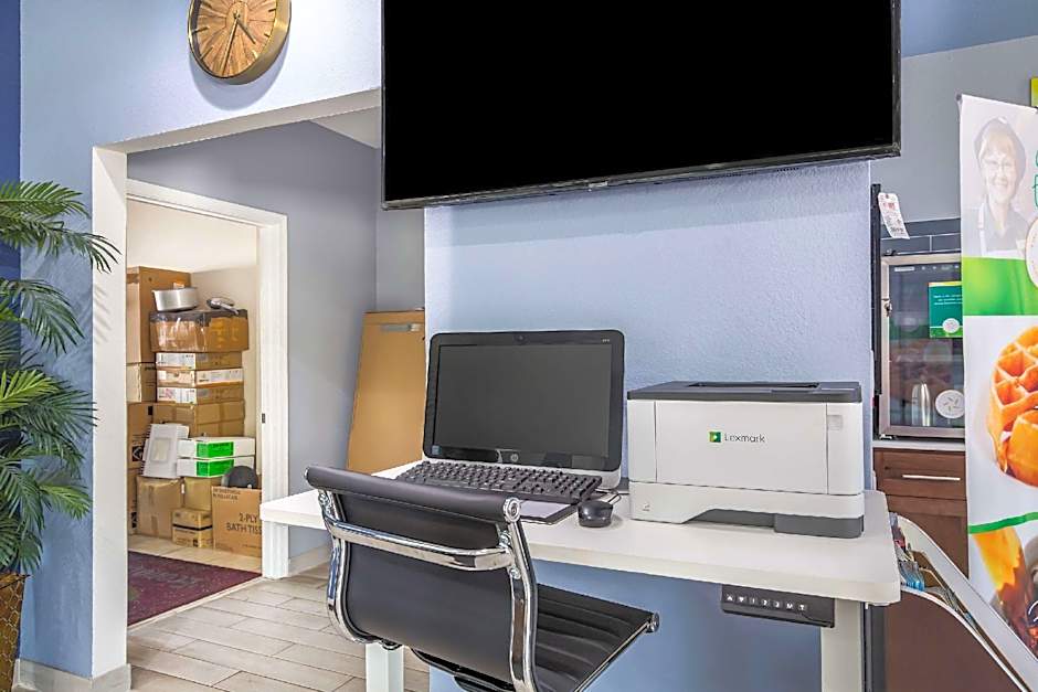 Quality Inn & Suites Suffolk West