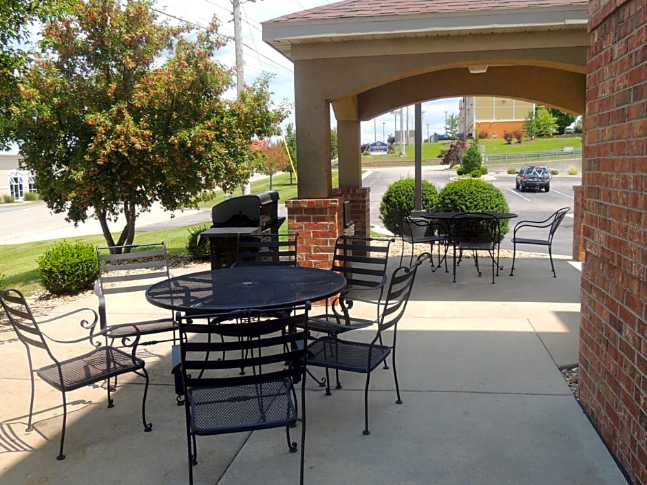 Candlewood Suites St. Robert, an IHG Hotel