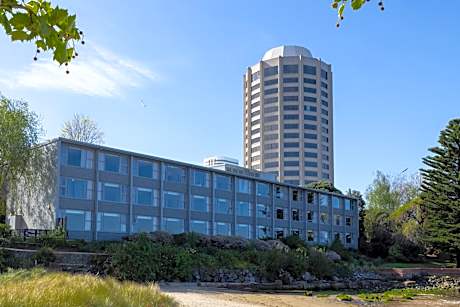 Riverfront King Room - Water Edge (4 Star)