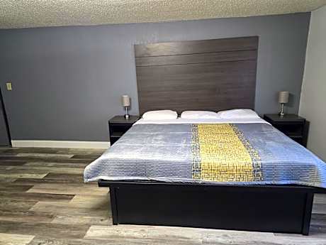 King Room with Spa Bath - Smoking