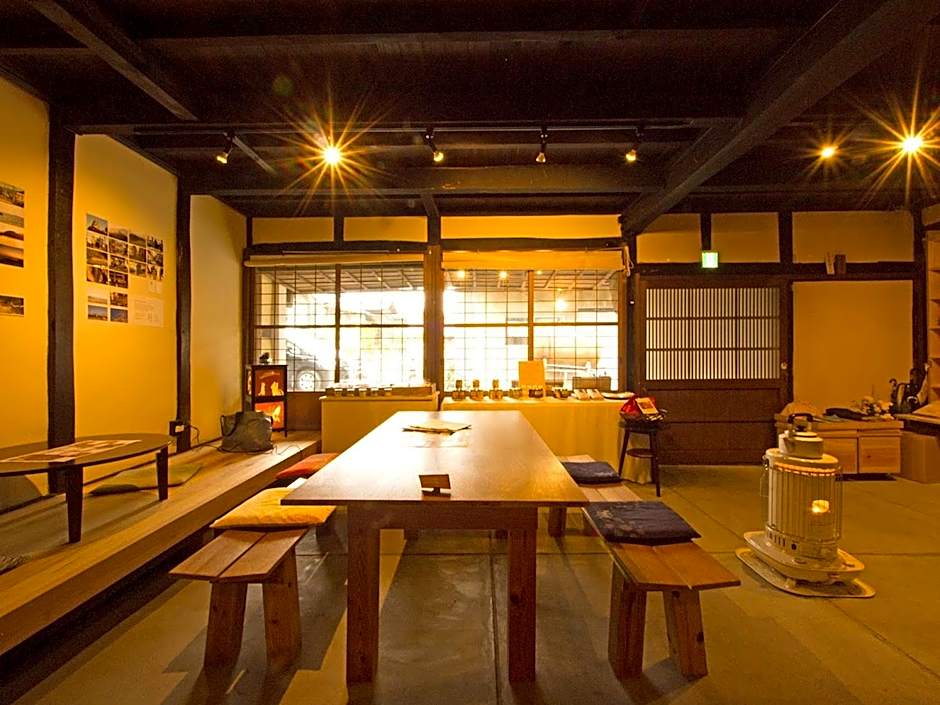 Hostel & Tatami Bar Uchikobare -内子晴れ-