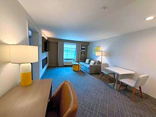 Comfort Inn & Suites Sturbridge-Brimfield