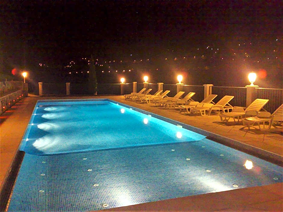 B&B with charm, quiet, kitchen, sw pool.