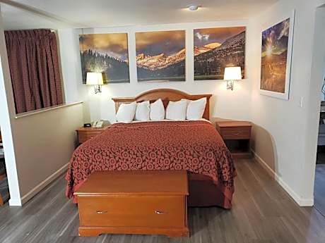 Deluxe King Studio Suite - Non-Smoking