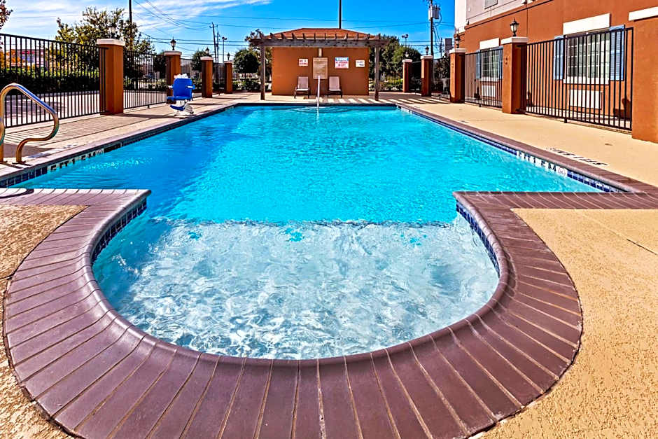 Candlewood Suites Baytown By IHG