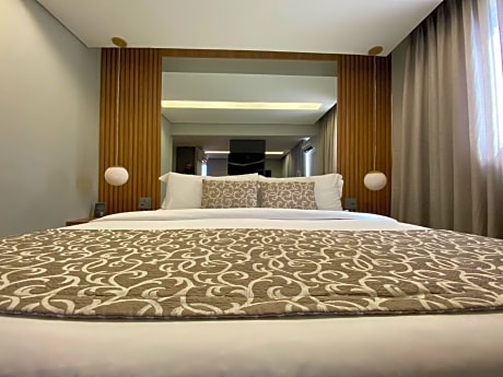 Penthouse Suite With Spa Bath and Panoramic View