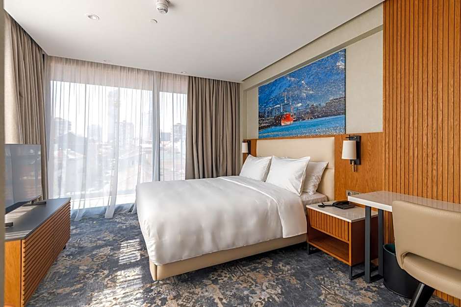 Photo 1 of 12 of Suite, Balcony