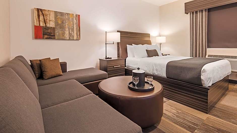 Best Western Plus Airport Inn & Suites