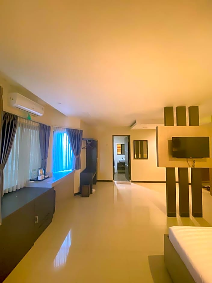 Alexander Hotel Tegal