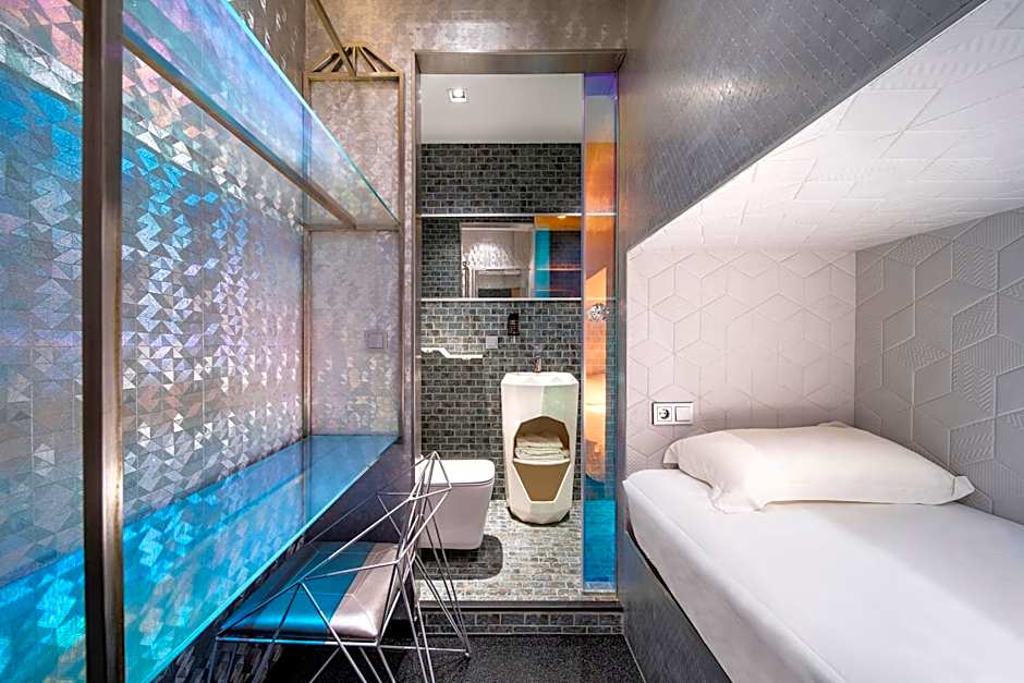 Diamond Capsule Hotel Amsterdam South