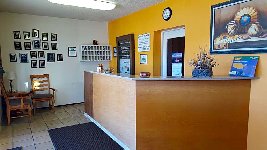 Budget Host Melody Lane