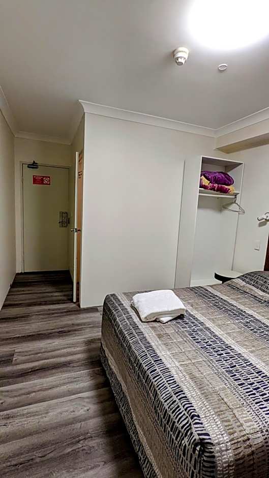 Arena Hotel (formerly Sleep Express Motel)