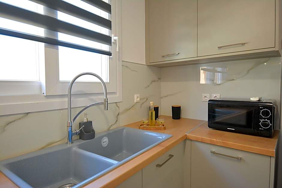 Michalianna Suites "by Checkin"