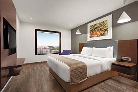 1 Queen Bed Premier Room Smoking