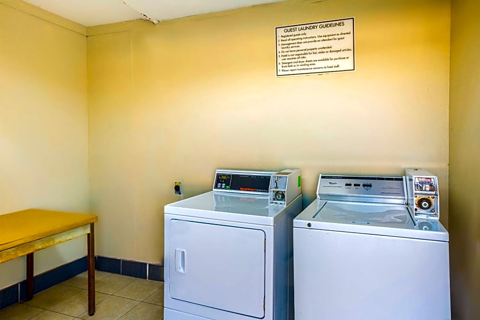Rodeway Inn & Suites