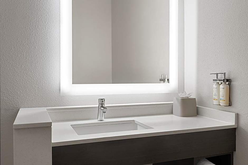 Holiday Inn Express St. Petersburg North / I-275 By IHG