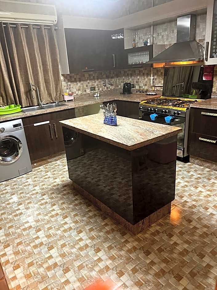 Super luxury flat near airport شقة سكنية قمة الفخامة والاتساع بقرب المولات التجارية و المطار