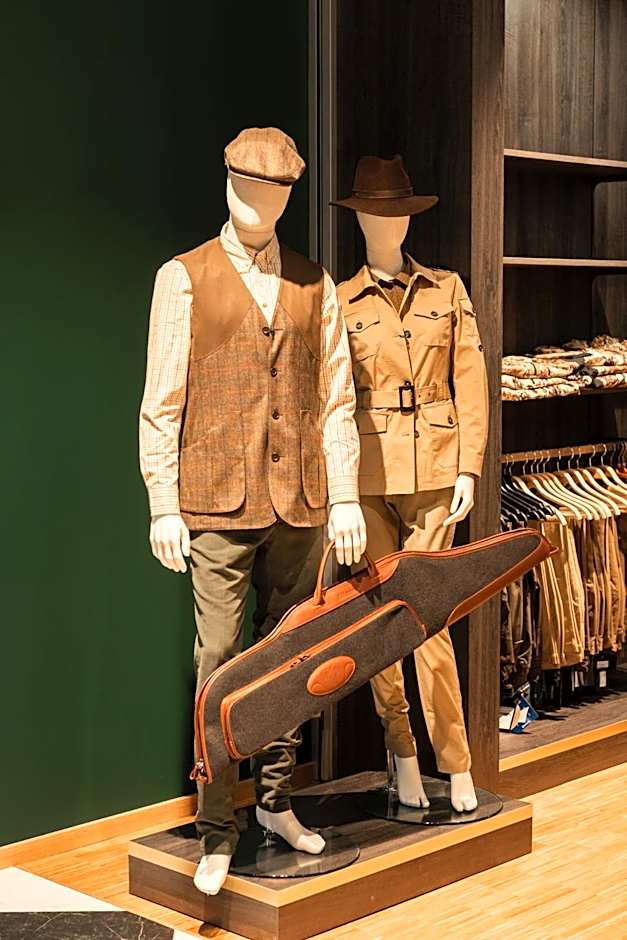 TARGET WORLD Hunter's Lodge