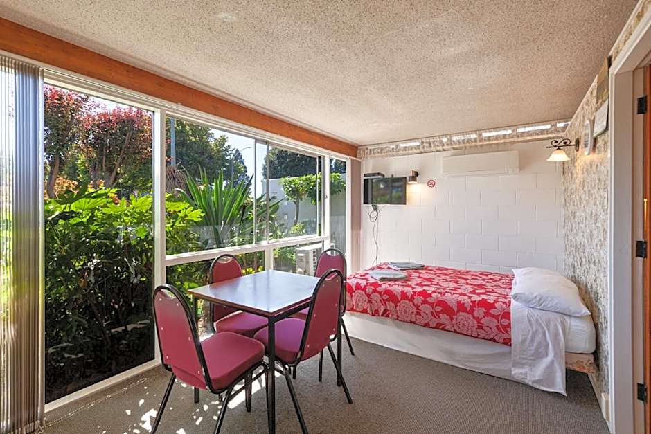 Aaryn Court Motel