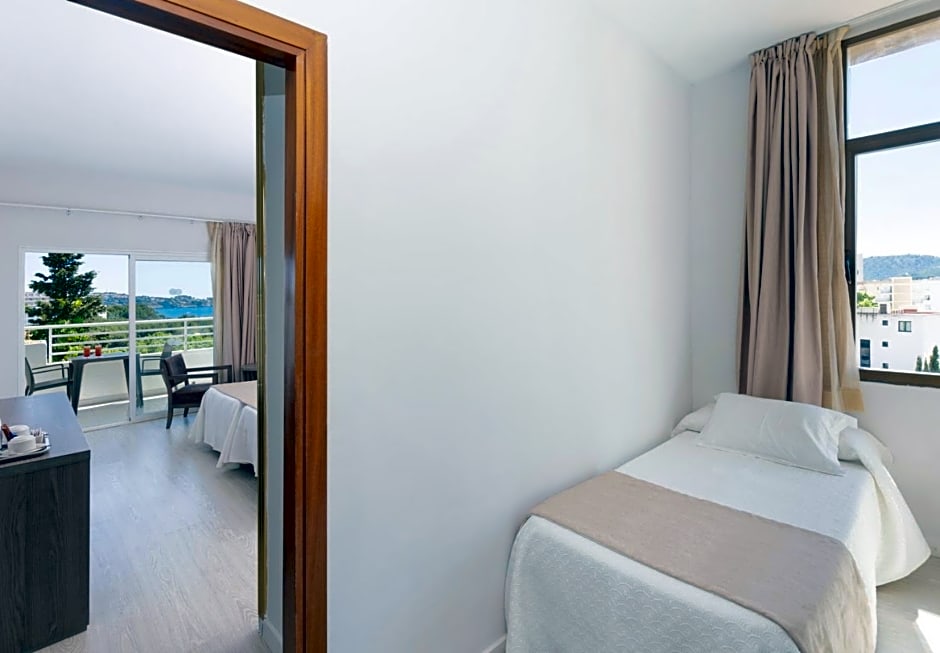 Photo 1 of 6 of Triple Room (2 Adults + 1 Child)