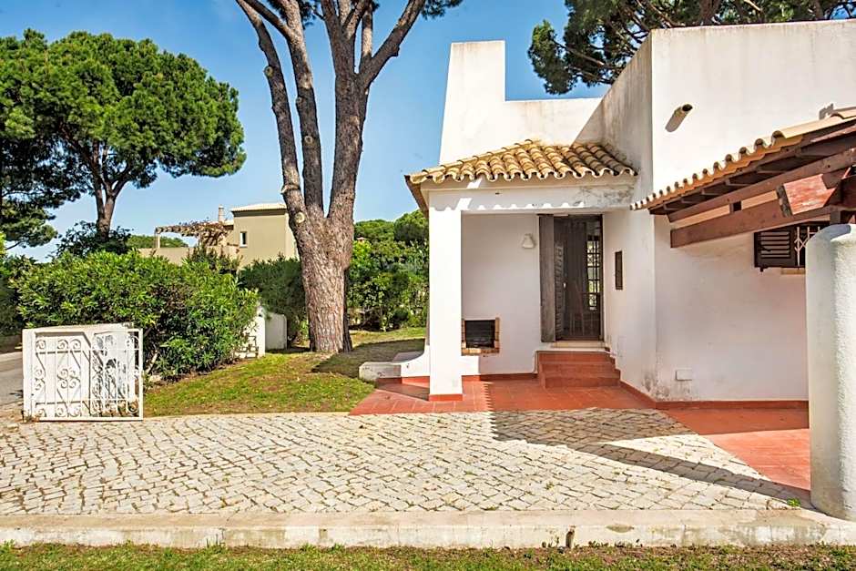 Perfect Retreat Overlooking Pinhal Golf Course, Private pool, Off-street parking