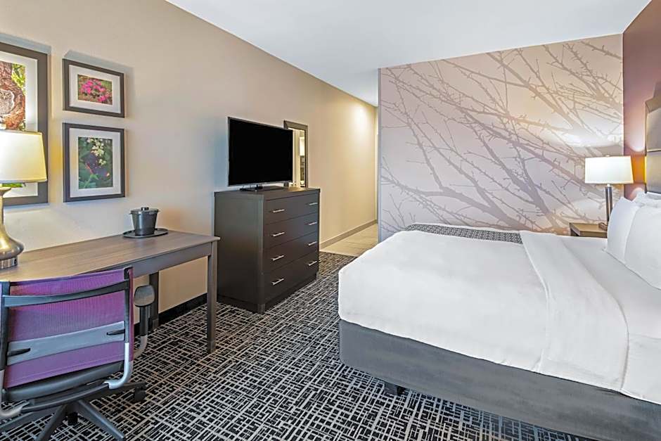 La Quinta Inn & Suites by Wyndham McAllen La Plaza Mall