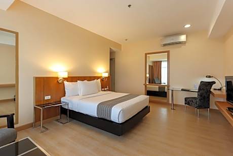 Deluxe Queen Room