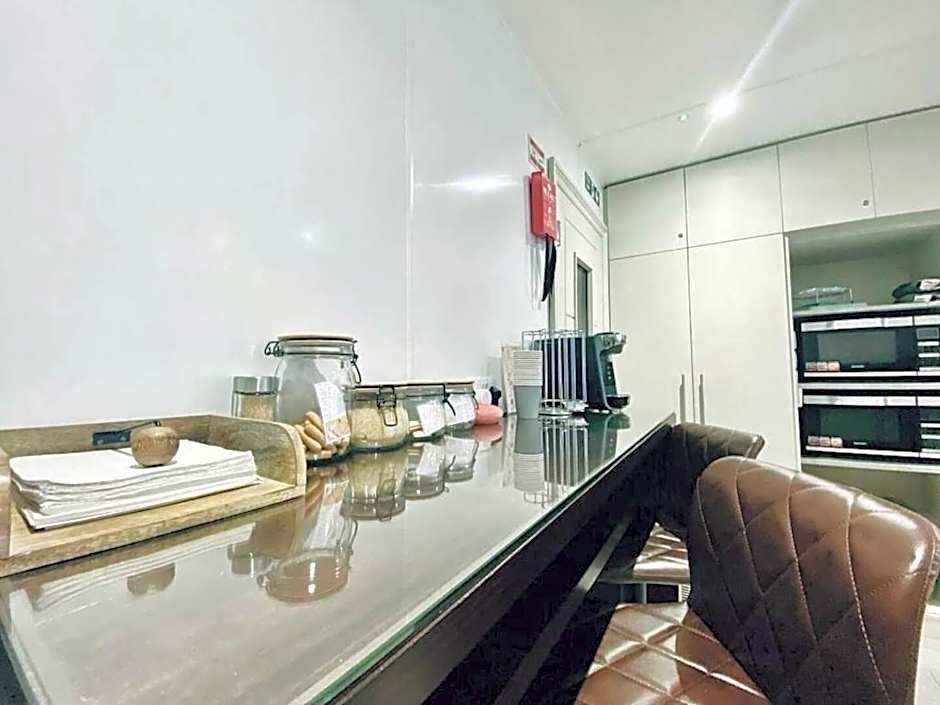 Apt 03 Beachside Beauty Central Studio Steps from Cafes