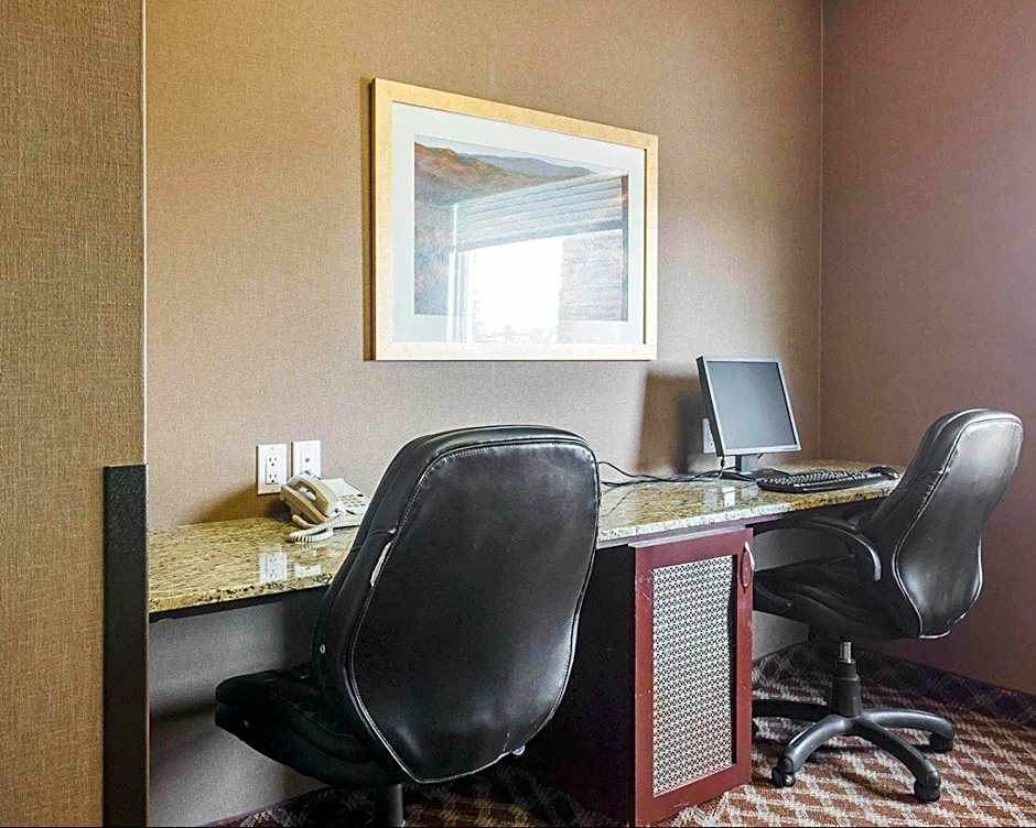 Comfort Inn & Suites Airdrie