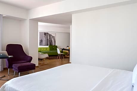 Master Suite, 1 King