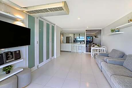 Spinnaker Two-Bedroom Ocean View (External Apartment)