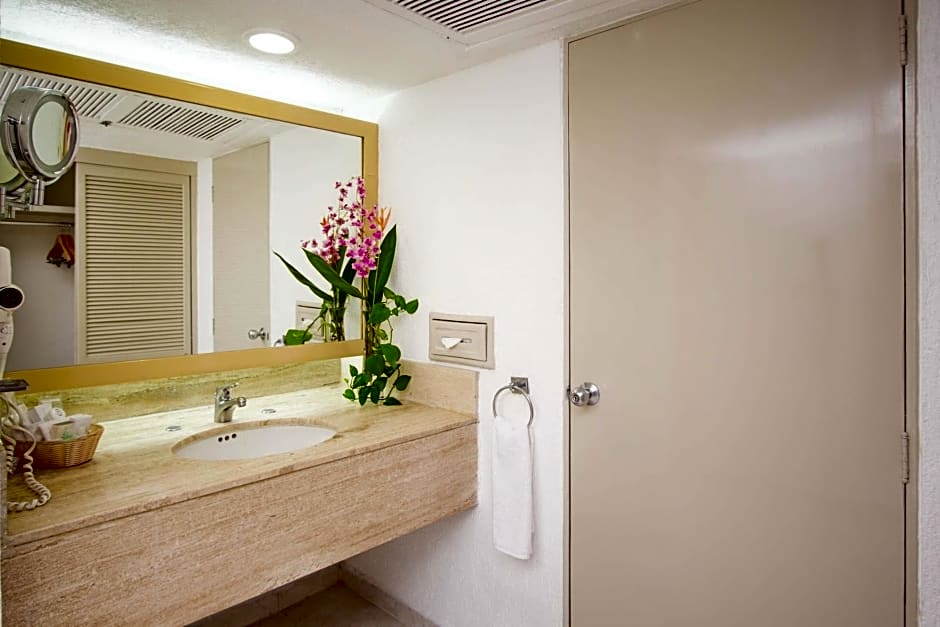 HS HOTSSON Hotel Acapulco
