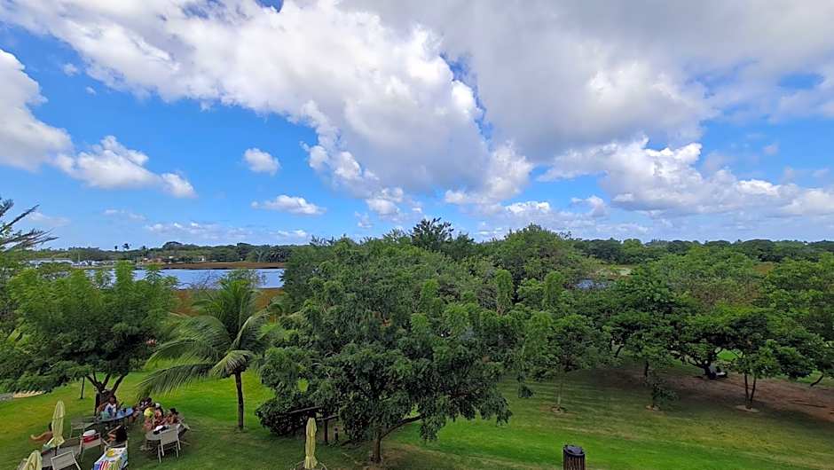 Apartamento espetacular na MELHOR praia da Bahia, GUARAJUBA é uma das únicas praias com selo azul do Brasil -Luxo, lazer, diversão e tranquilidade! Projetado para que você tenha a melhor experiência em hospedagem - Condominio tipo resort, o mais procurado