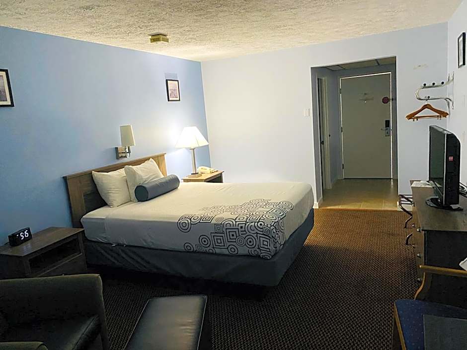 Fleetwood Inn Suites