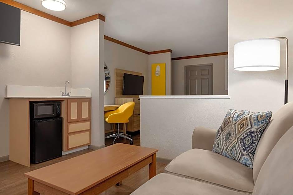 Days Inn by Wyndham Suites Fredericksburg