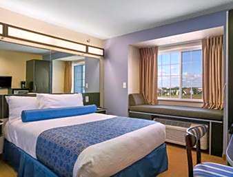 Queen Room with Bath Tub - Mobility Accessible/Non-Smoking