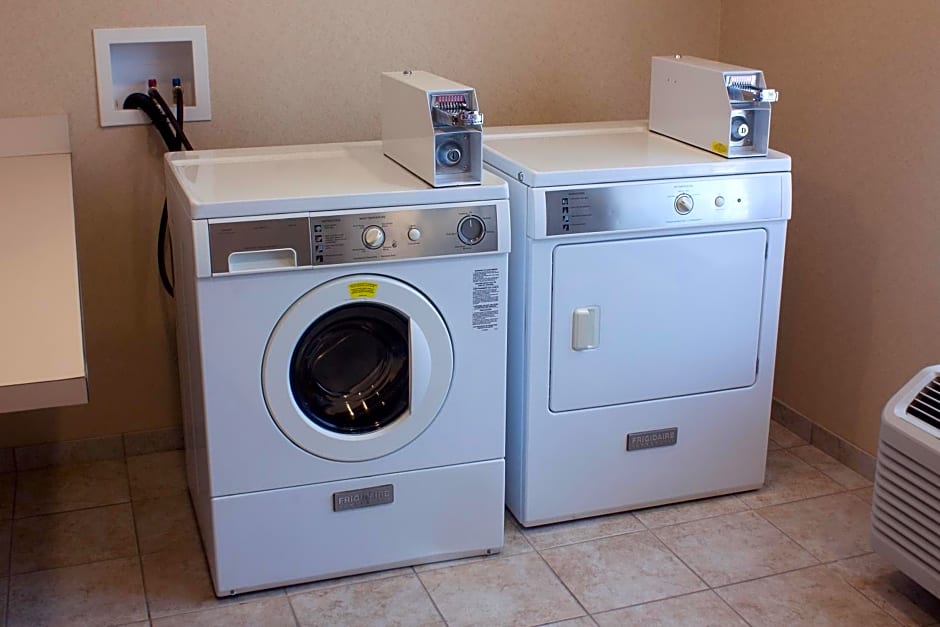 Holiday Inn Express & Suites Youngstown West I 80, an IHG Hotel