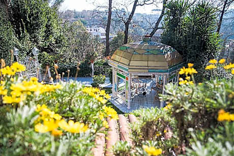 Suite with Garden View