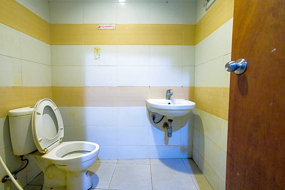 RedDoorz @ Kutisari Surabaya