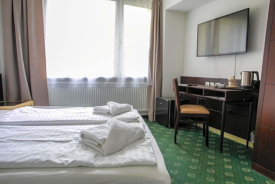 Hotel Attaché