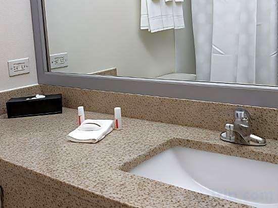Ramada Plaza by Wyndham Chicago North Shore