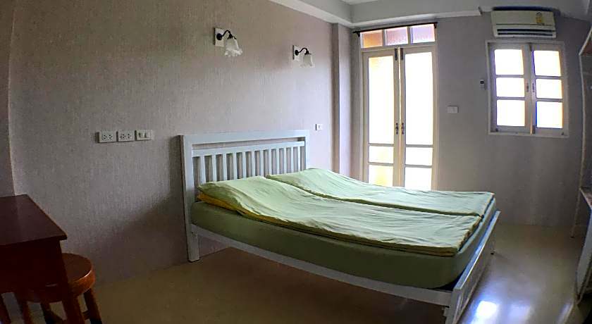 Roof View Place Hotel