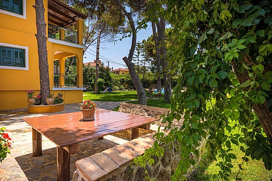 Zarkadis Beach Apartments