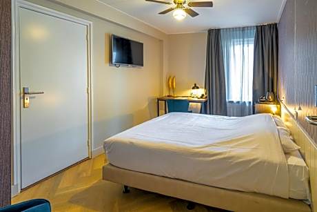 Small double room