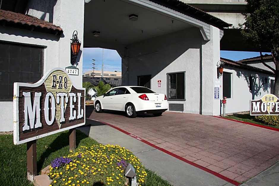 EZ 8 Motel Old Town
