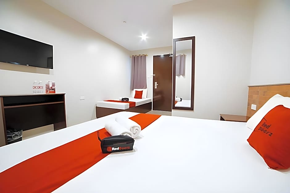 RedDoorz near Robinsons Cybergate Davao